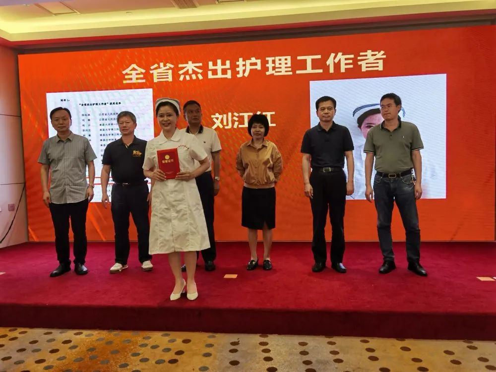 你未必光芒萬丈 但始終溫暖如初----省胸科醫(yī)院慶祝5.12國際護士節(jié)