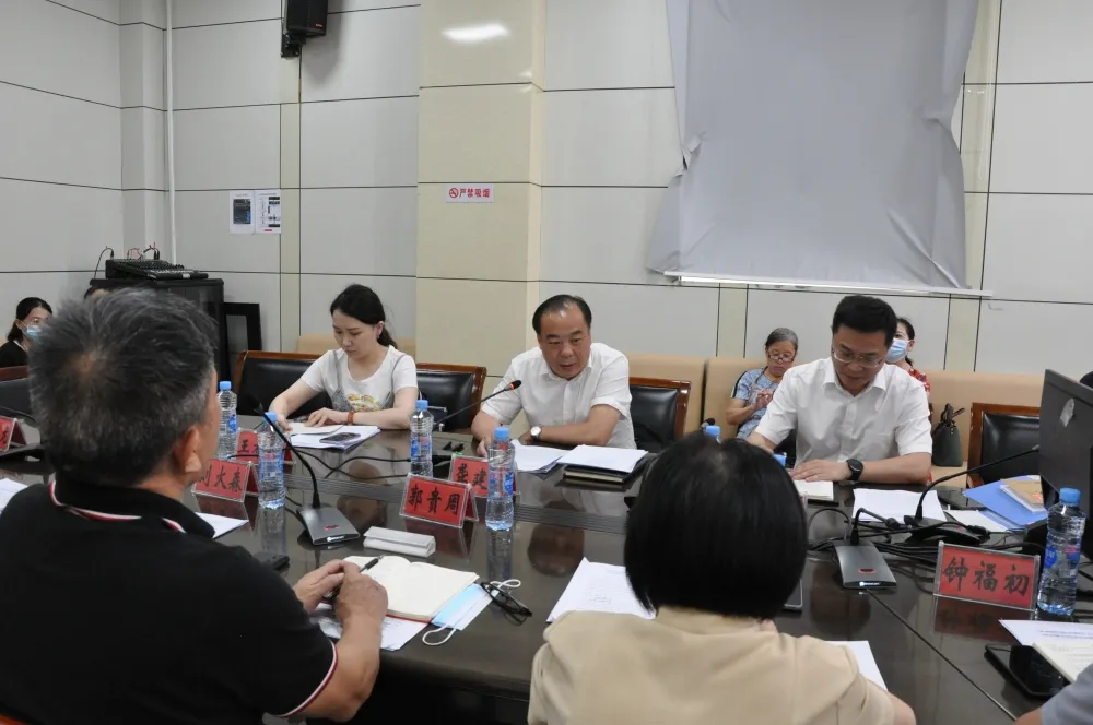 江西省衛生健康委副主任龔建平來省胸科醫院督查調研