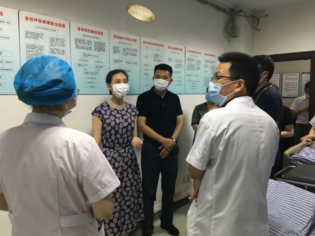 東湖區領導看望慰問我院新冠疫苗接種點醫護人員